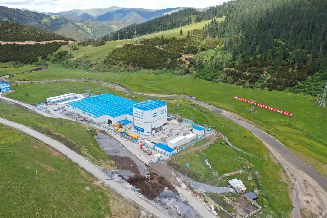 “站”立高原！徐工攪拌站助力川藏線建設(shè)！