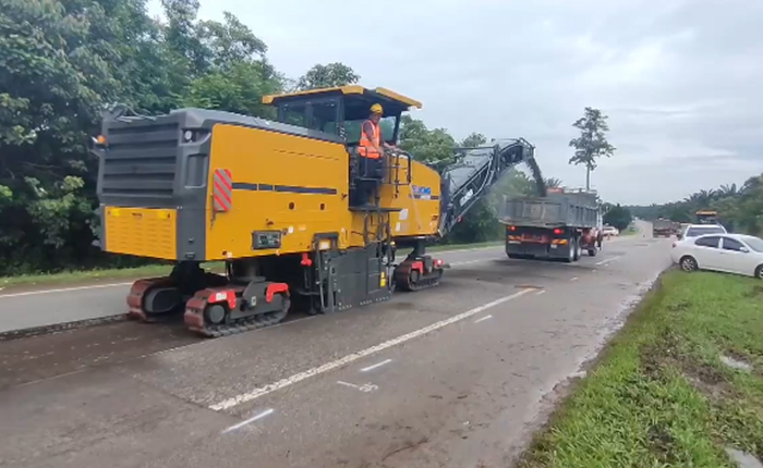 徐工成套道路機(jī)械油面施工，這次在馬來(lái)西亞！