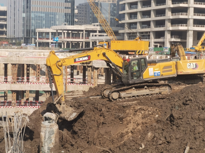 品質(zhì)+節(jié)油+高效！徐工XE335GK助建亞洲最大地下空間