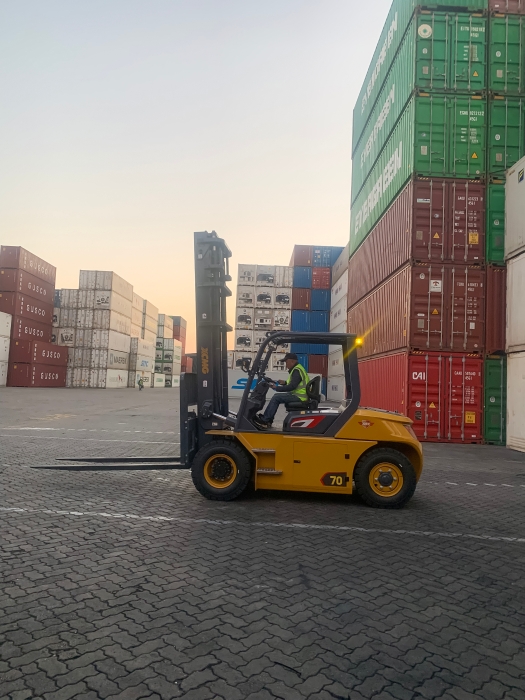 徐工叉車批量進駐廈門港，一站式解決方案賦能港口物流新升級