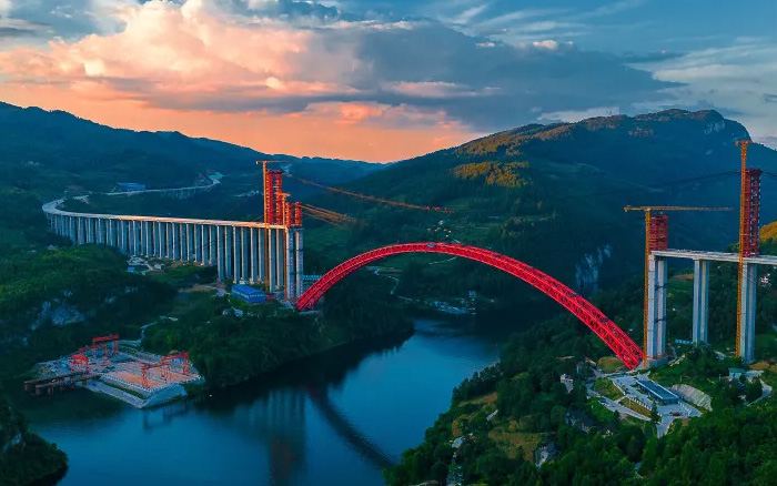 1834米，震撼合龍！ 徐工塔機(jī)助力中國(guó)再造世界級(jí)基建