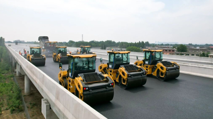 九個突破丨瀝青路面無人化智慧施工再次亮相臨滕二標項目