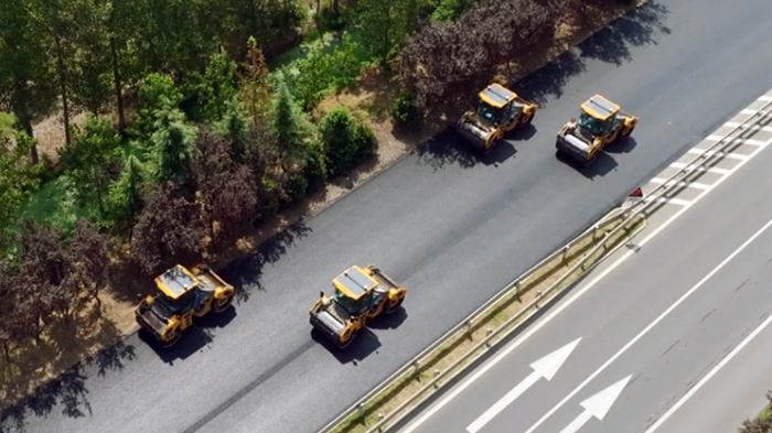 數(shù)智賦能 品質(zhì)養(yǎng)護 | 連云港贛榆204國道養(yǎng)護大修工程應用瀝青路面全結(jié)構(gòu)層無人化施工技術(shù)