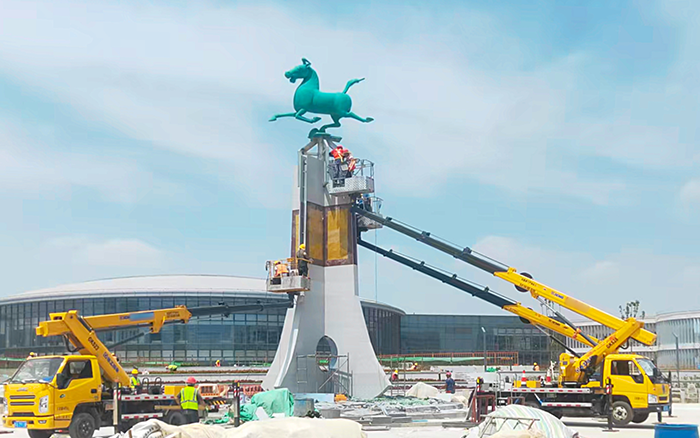 西北樞紐迎高峰！ 蘭州中川機場高空建設(shè)“顏值功臣”是徐工