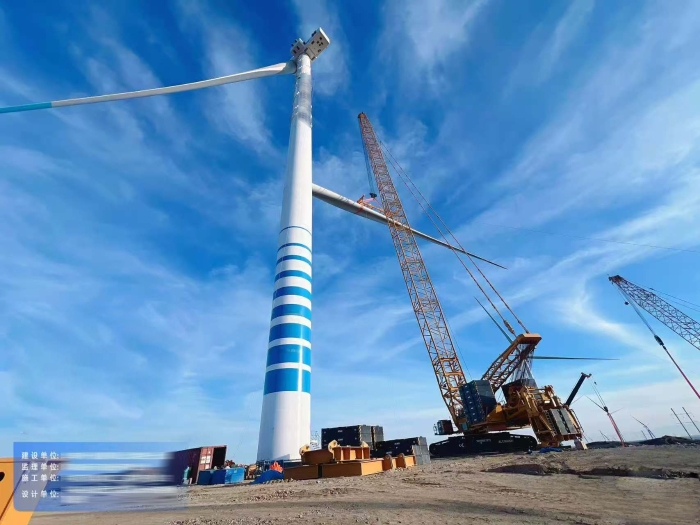 大國重器顯擔(dān)當(dāng)——XLC18000M征戰(zhàn)戈壁灘，125米高空精準(zhǔn)托起10兆瓦風(fēng)電巨擘！