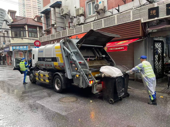 南京東路人流如織垃圾多？徐工XGH5120ZYSXBEV：輕松搞定！