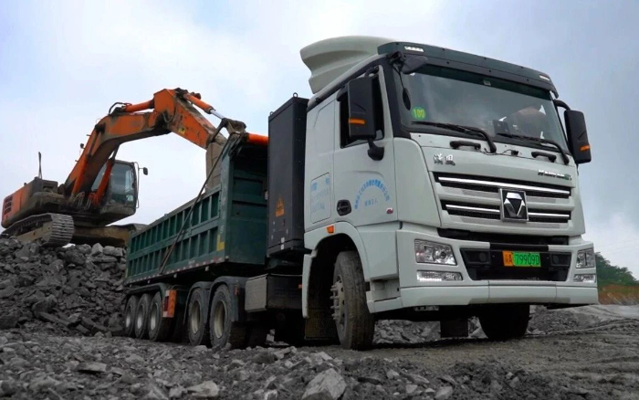 三次都選TA！徐工純電動(dòng)牽引車(chē)助力西南砂石料運(yùn)輸！