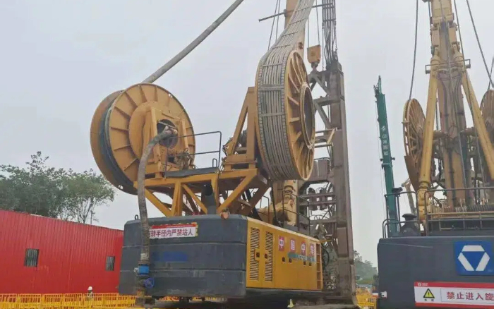 地質(zhì)無難題！徐工雙輪銑槽機助力區(qū)域基建按下 “加速鍵”