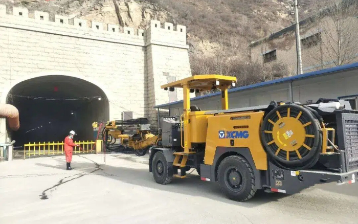 掘進(jìn)鐵礦！徐工掘進(jìn)鉆車硬核施工