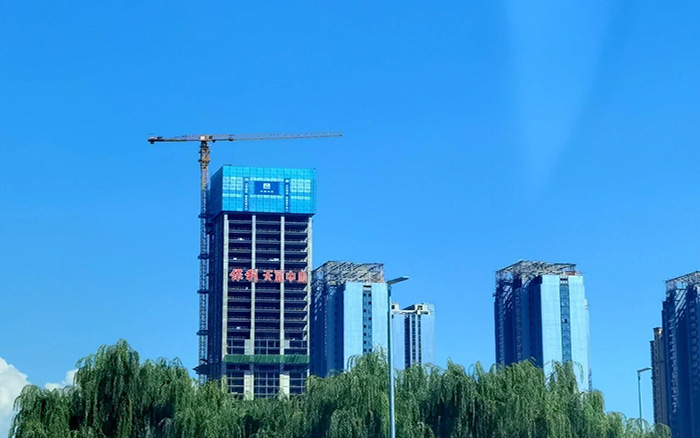 直沖天際  徐工塔機(jī)助建蘭州超高層項(xiàng)目