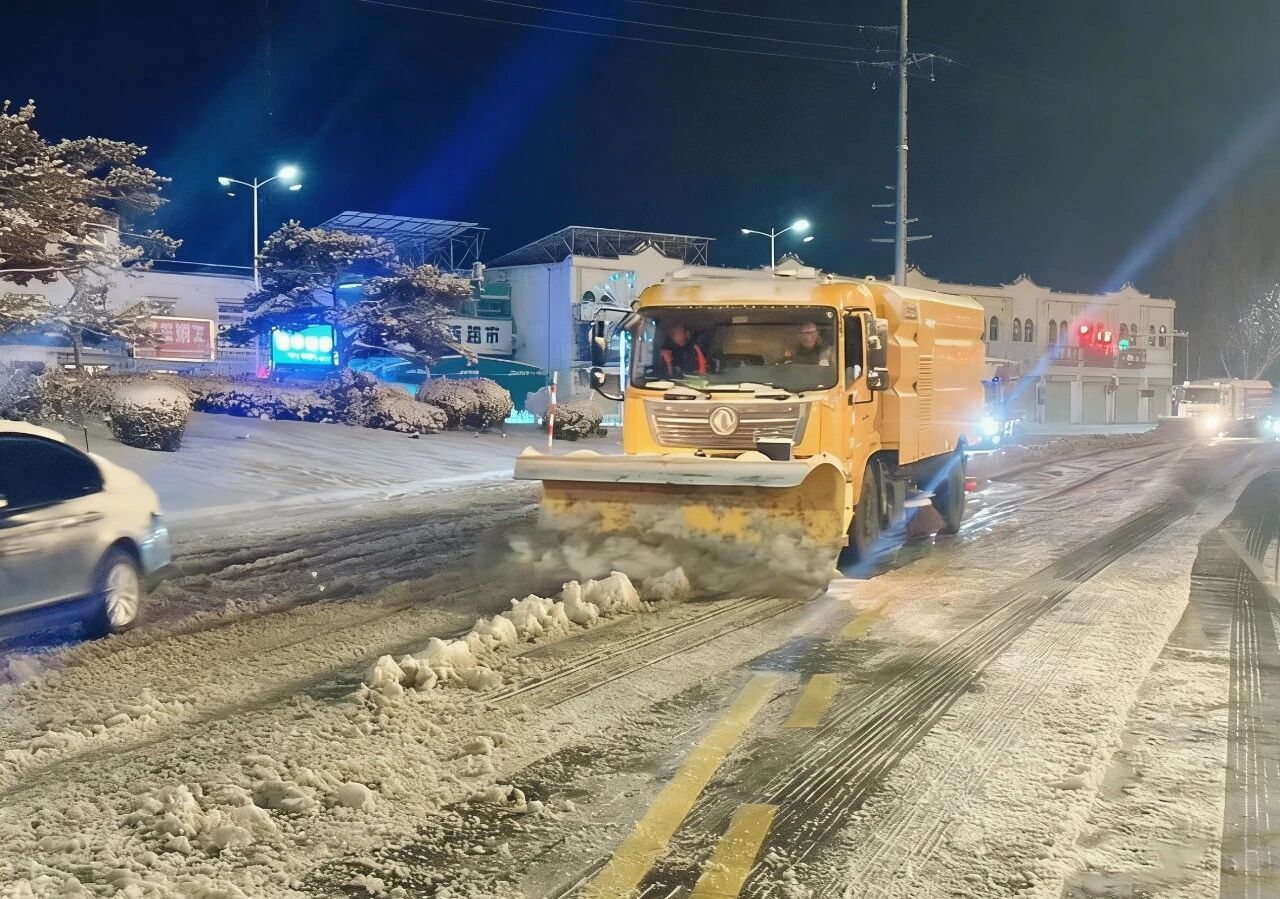 18小時連軸轉(zhuǎn)！徐工除雪設(shè)備硬核出擊保通暢
