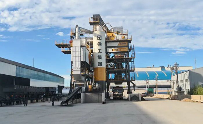 徐工道路養(yǎng)護明星產(chǎn)品亮相內(nèi)蒙，高效施工彰顯硬核實力！