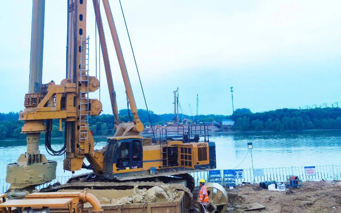 近3000根樁基，徐工旋挖機(jī)群聯(lián)合作業(yè)效率高