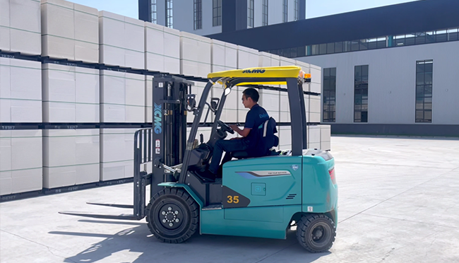 【客戶證言】與“鋰”同行，綠動(dòng)未來！徐工電動(dòng)叉車圈粉客戶