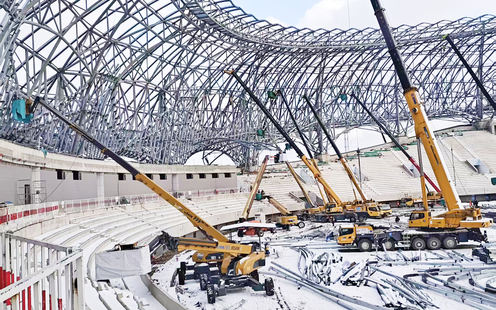 雪天不停工！16臺(tái)高米數(shù)直臂高空作業(yè)平臺(tái)硬核攻堅(jiān)蓬萊體育館項(xiàng)目
